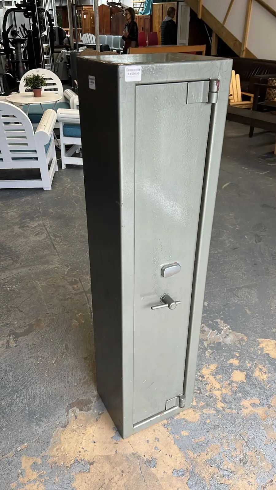 Heavy-Duty Rifle Safe with Key Locking System