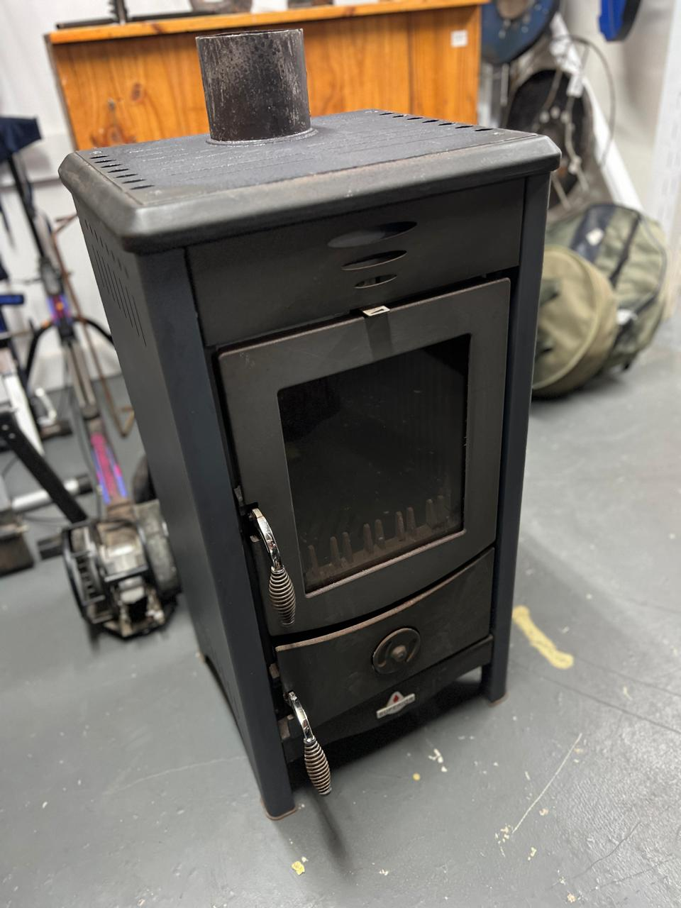 Superior Micaela Italian Wood Burning Stove with Stainless Flue - Image 2