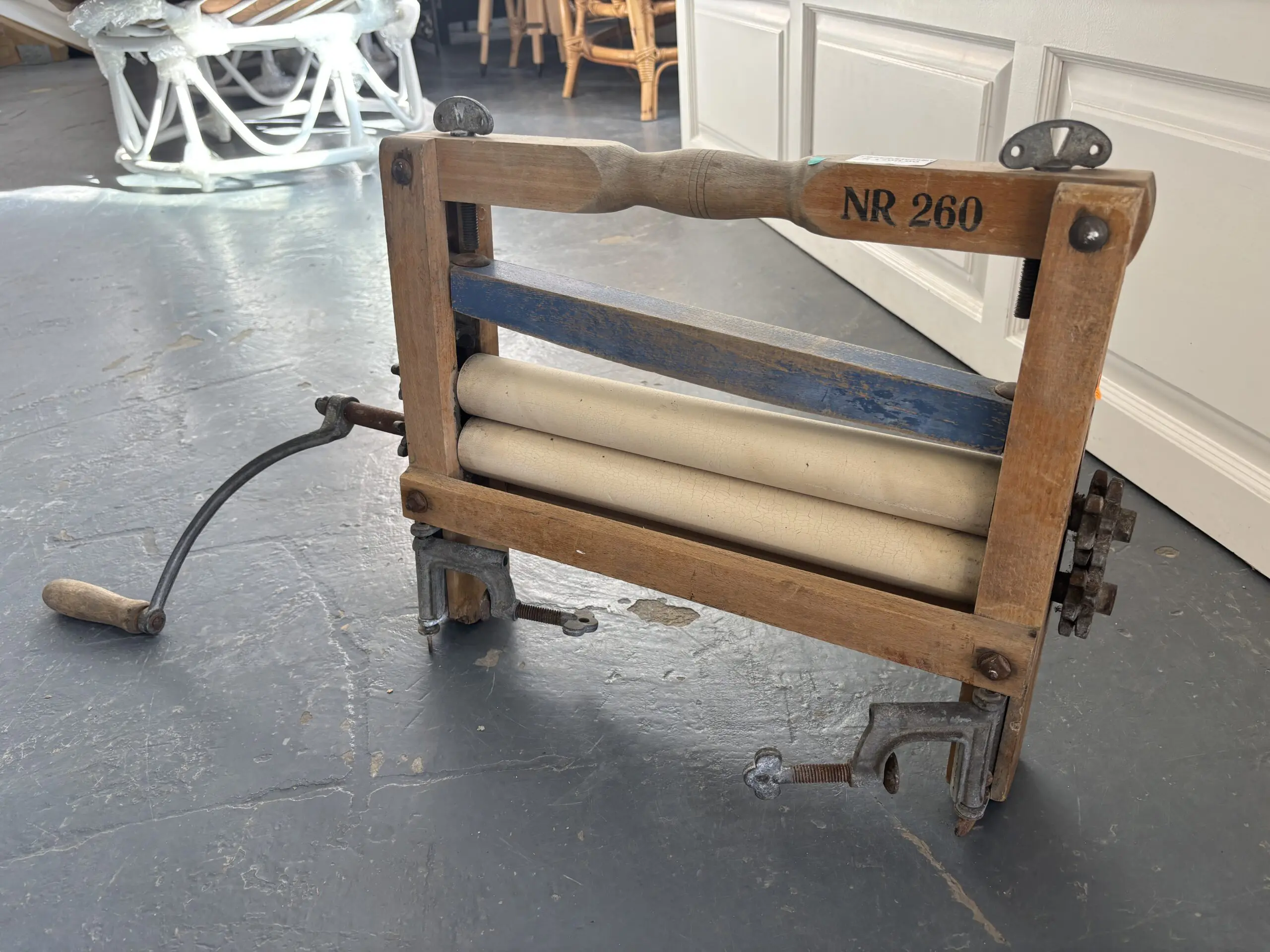 Vintage Record NR260 Hand-Crank Laundry Mangle Press