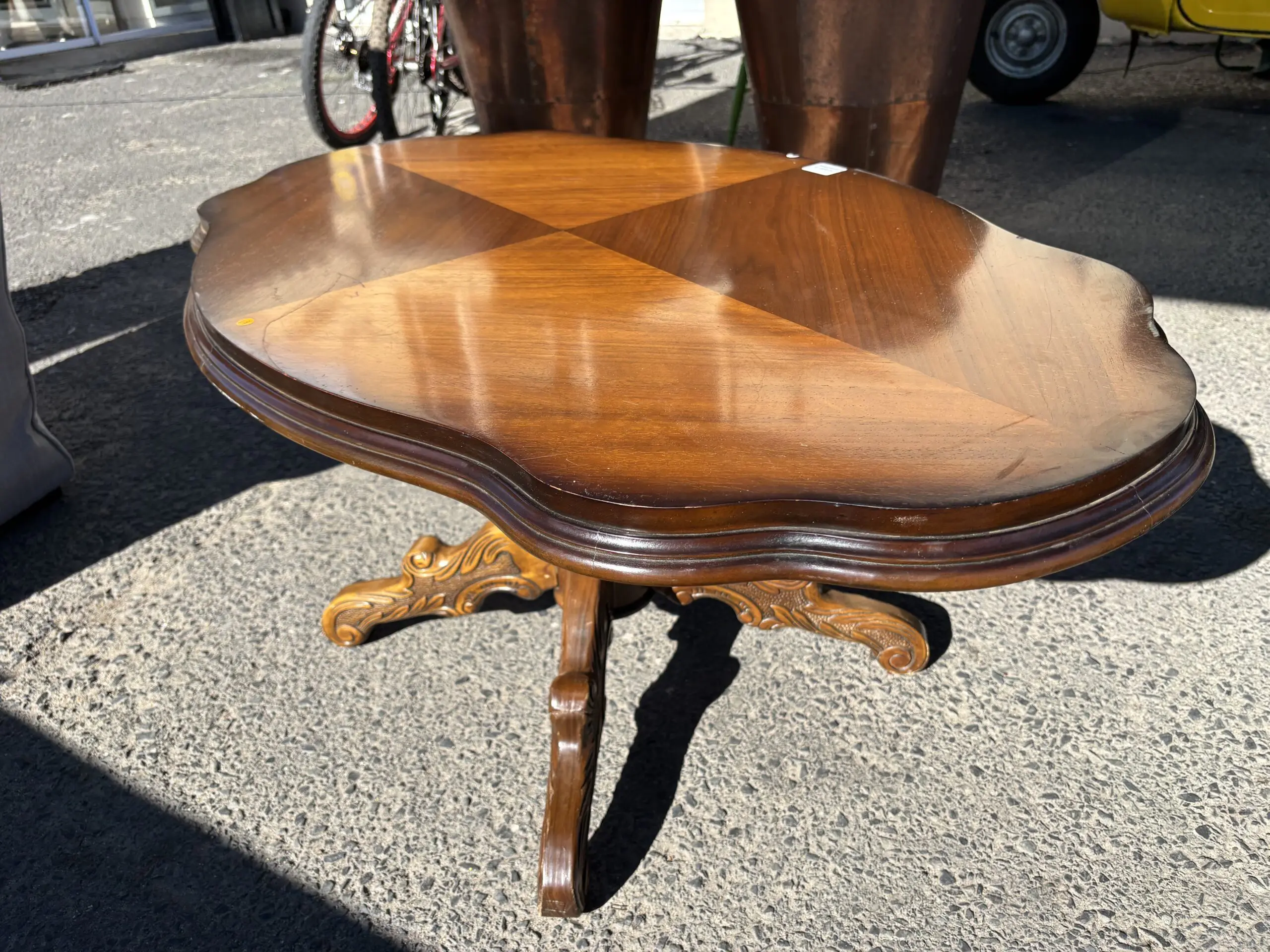 Decorative Oval Inlaid Coffee Table on Carved Pedestal Base - Image 2