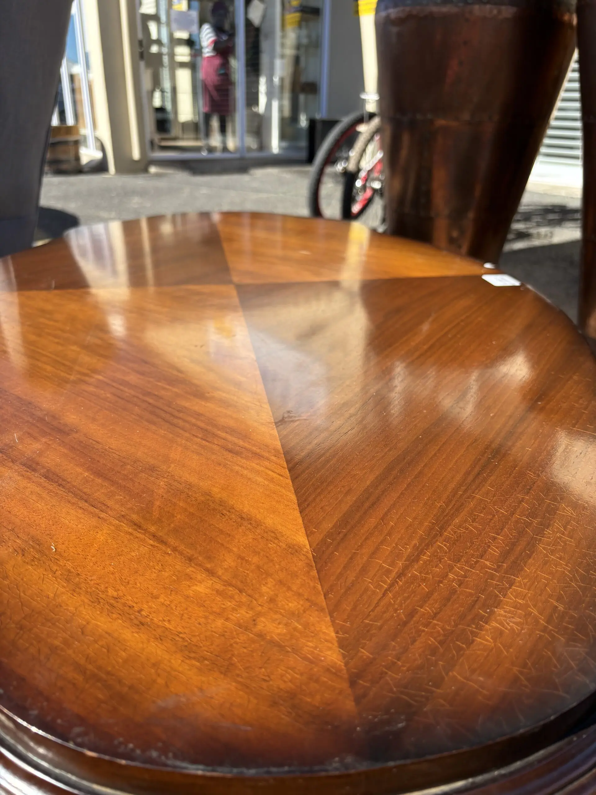 Decorative Oval Inlaid Coffee Table on Carved Pedestal Base - Image 3