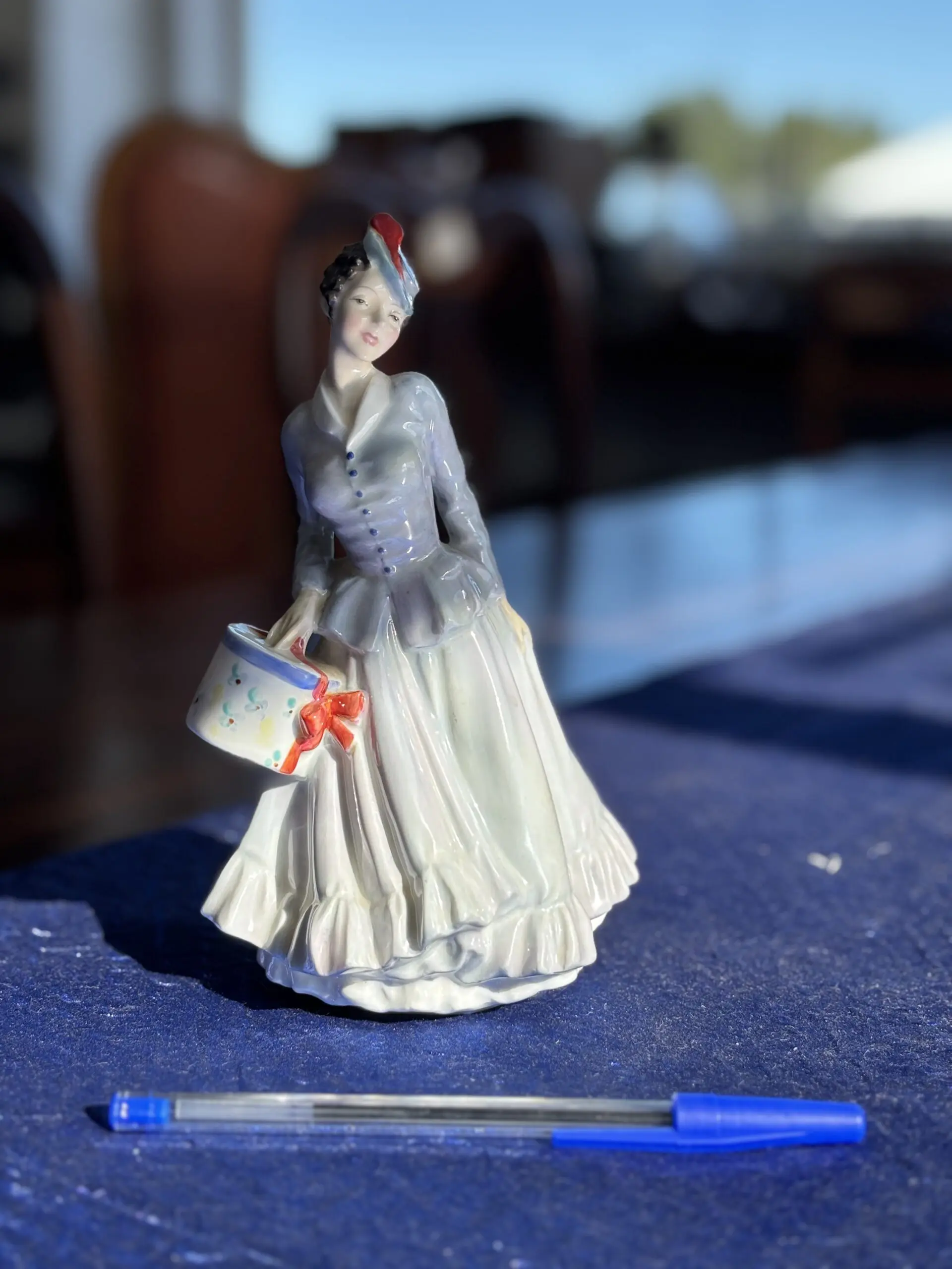 Royal Doulton "Midinette" HN2090 Porcelain Figurine c1951 - Image 2
