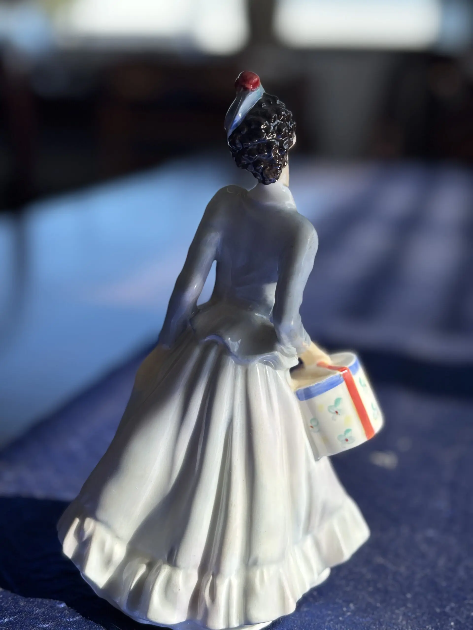 Royal Doulton "Midinette" HN2090 Porcelain Figurine c1951 - Image 3