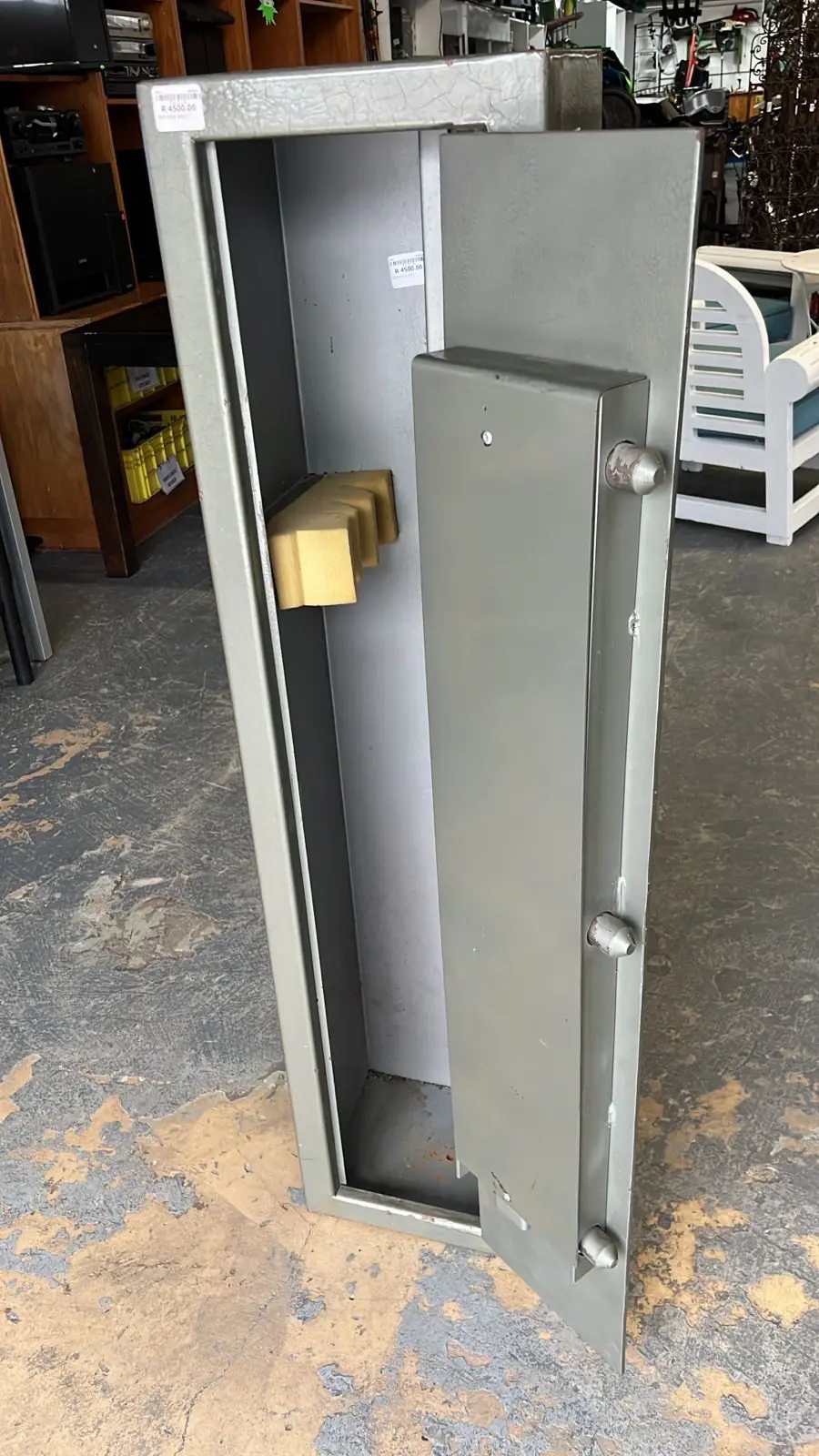 Heavy-Duty Rifle Safe with Key Locking System - Image 3
