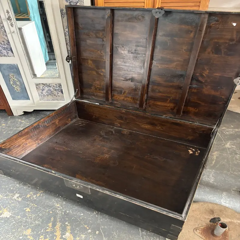 Black Oriental Style Coffee Table Storage Chest (wheels) - Image 3