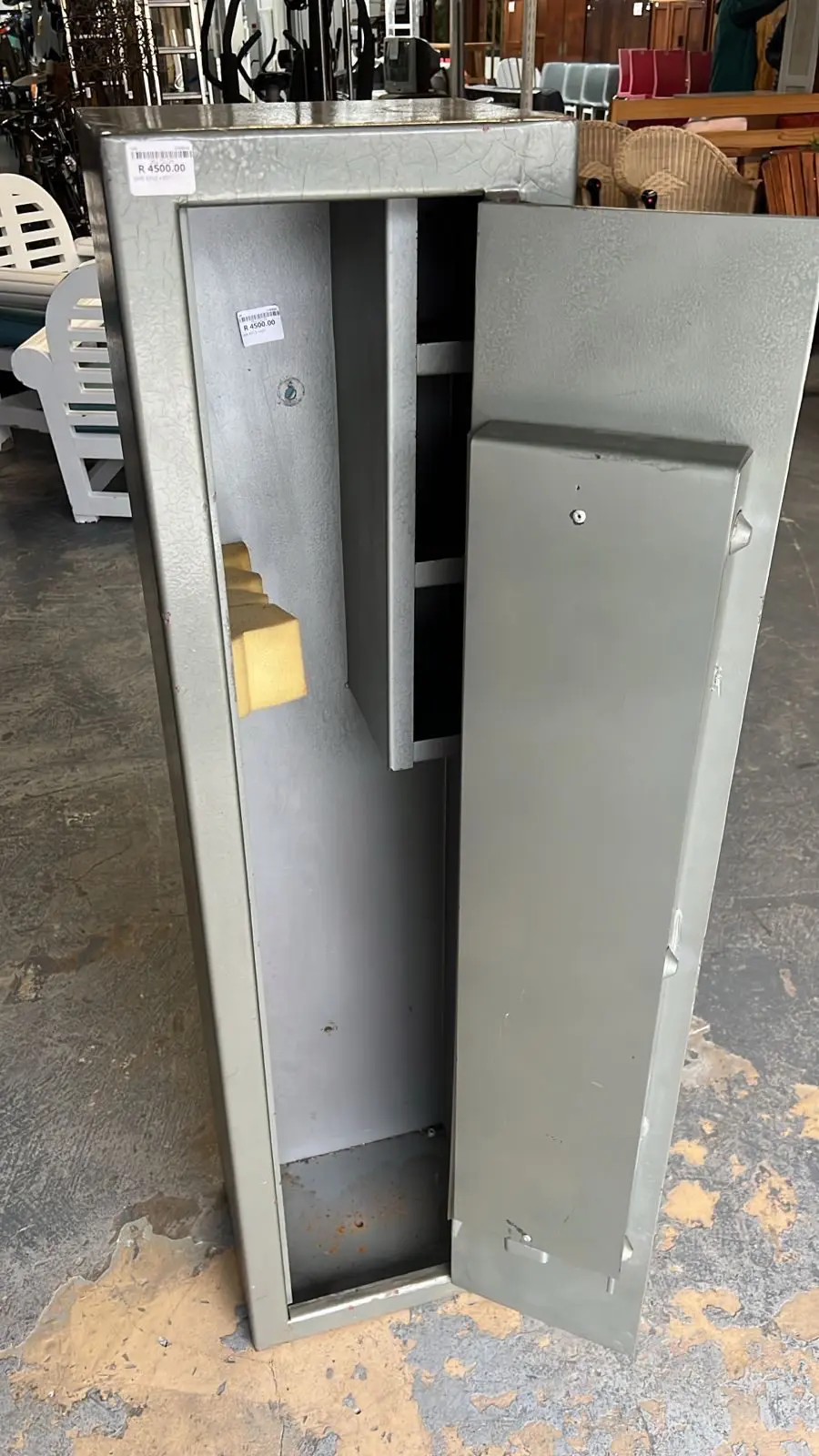 Heavy-Duty Rifle Safe with Key Locking System - Image 2