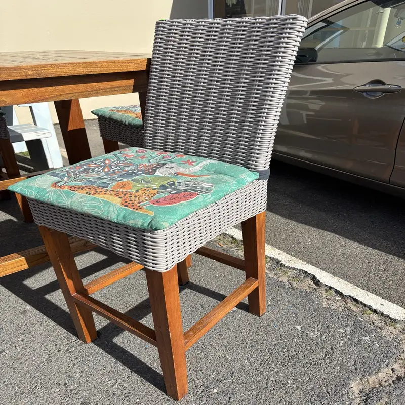 Solid Teak Outdoor Bar Table & 4 Wicker Bar Chairs - Image 7