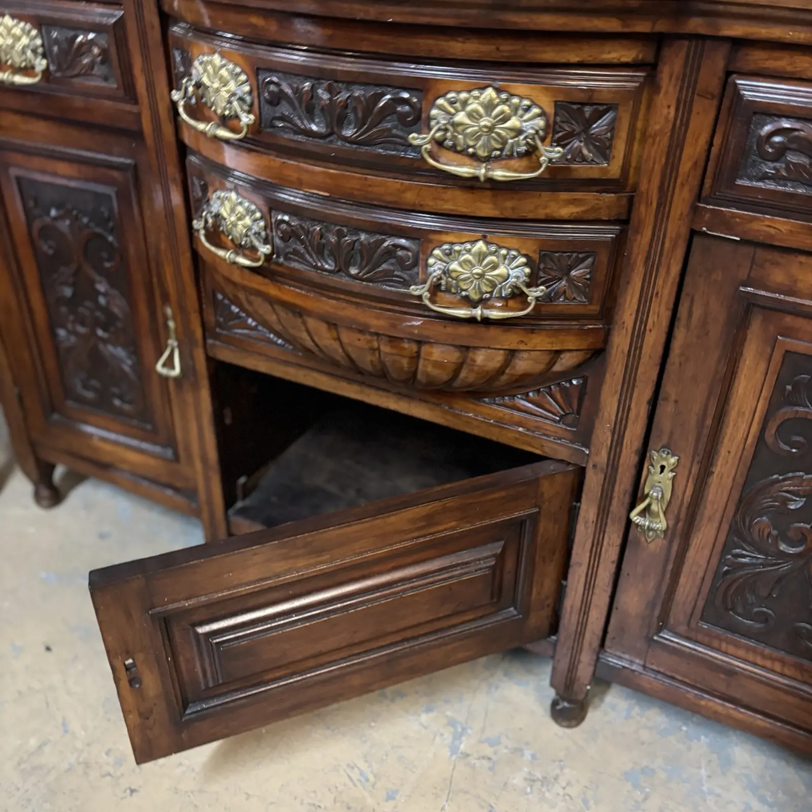 Antique Rosewood Sideboard with Bevelled Mirror - Image 4