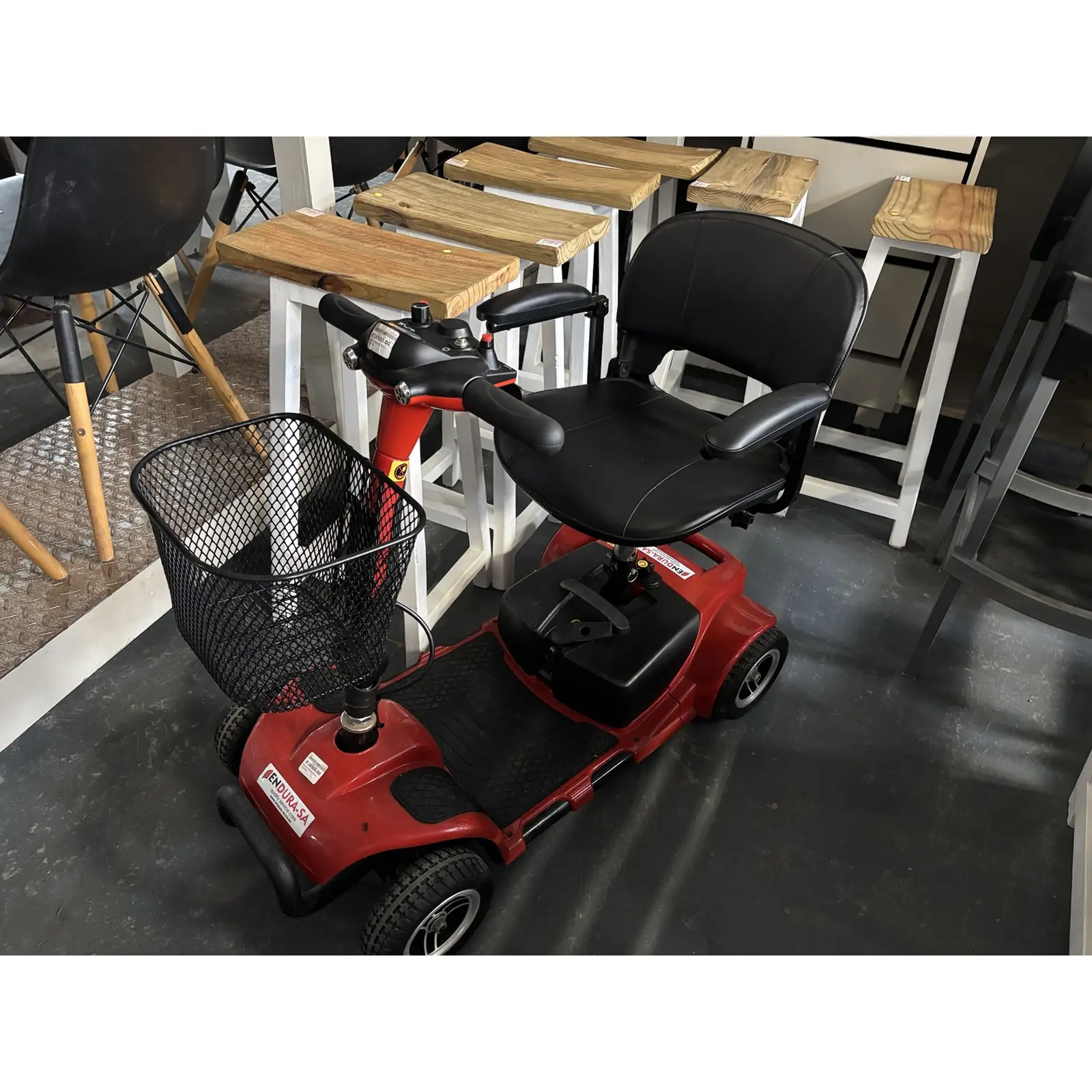 Endura Red+ Electric Mobility Scooter with Charger - Image 5