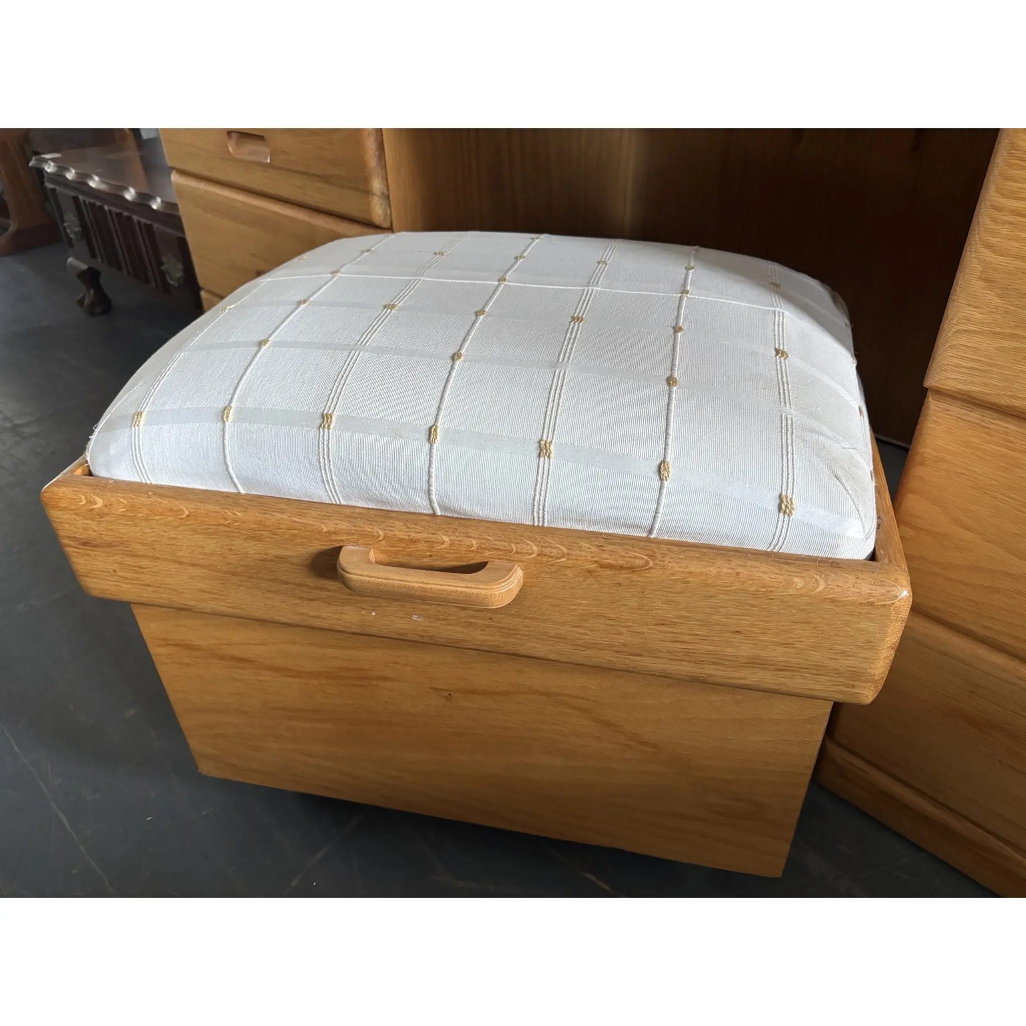 Solid Oak Dressing Table with Triple Mirror & Stool - Image 4