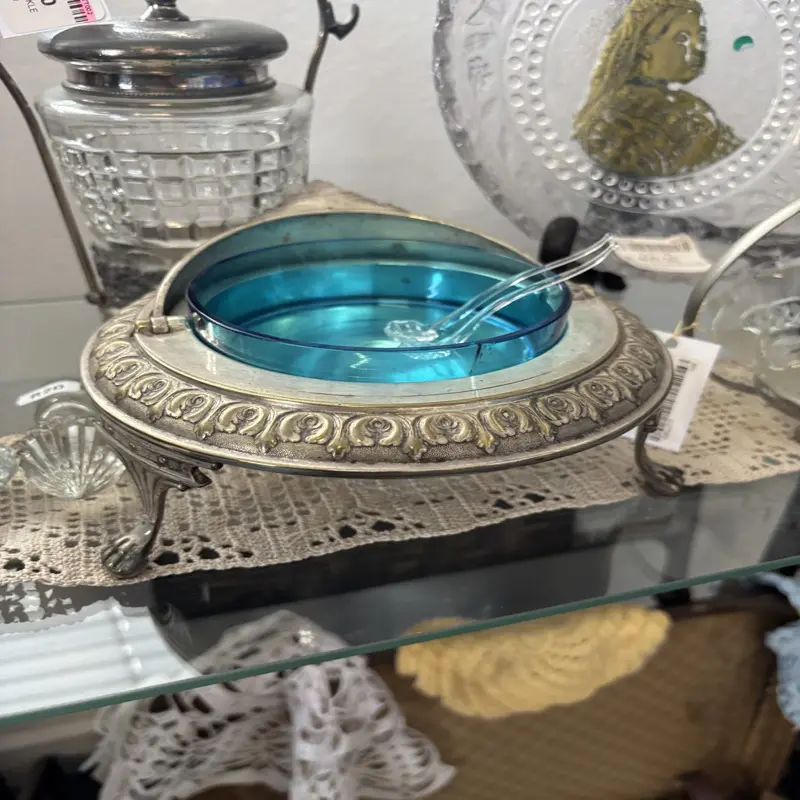 Vintage Silver Plated Domed Butter Dish with Blue Glass Liner - Image 2