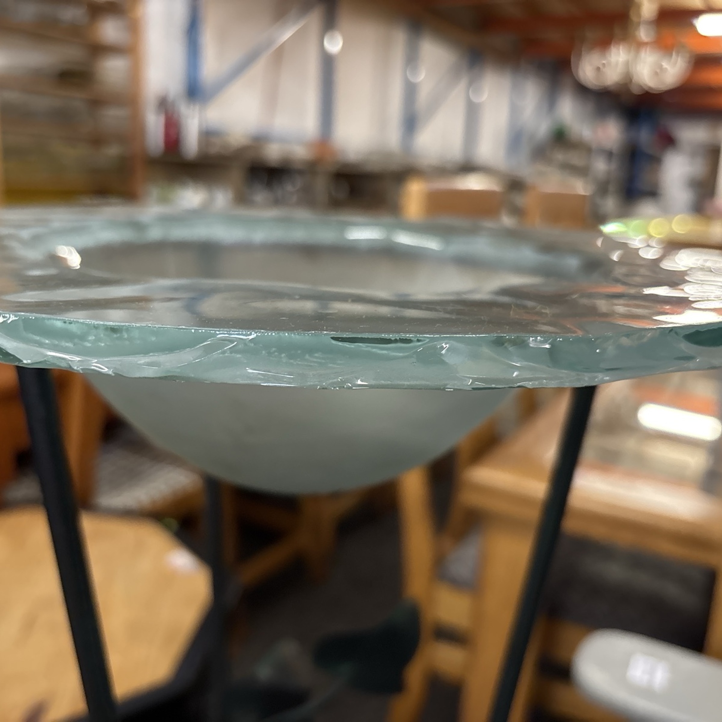 Decorative Glass Birdbath on Metal Leaf Stand - Image 2