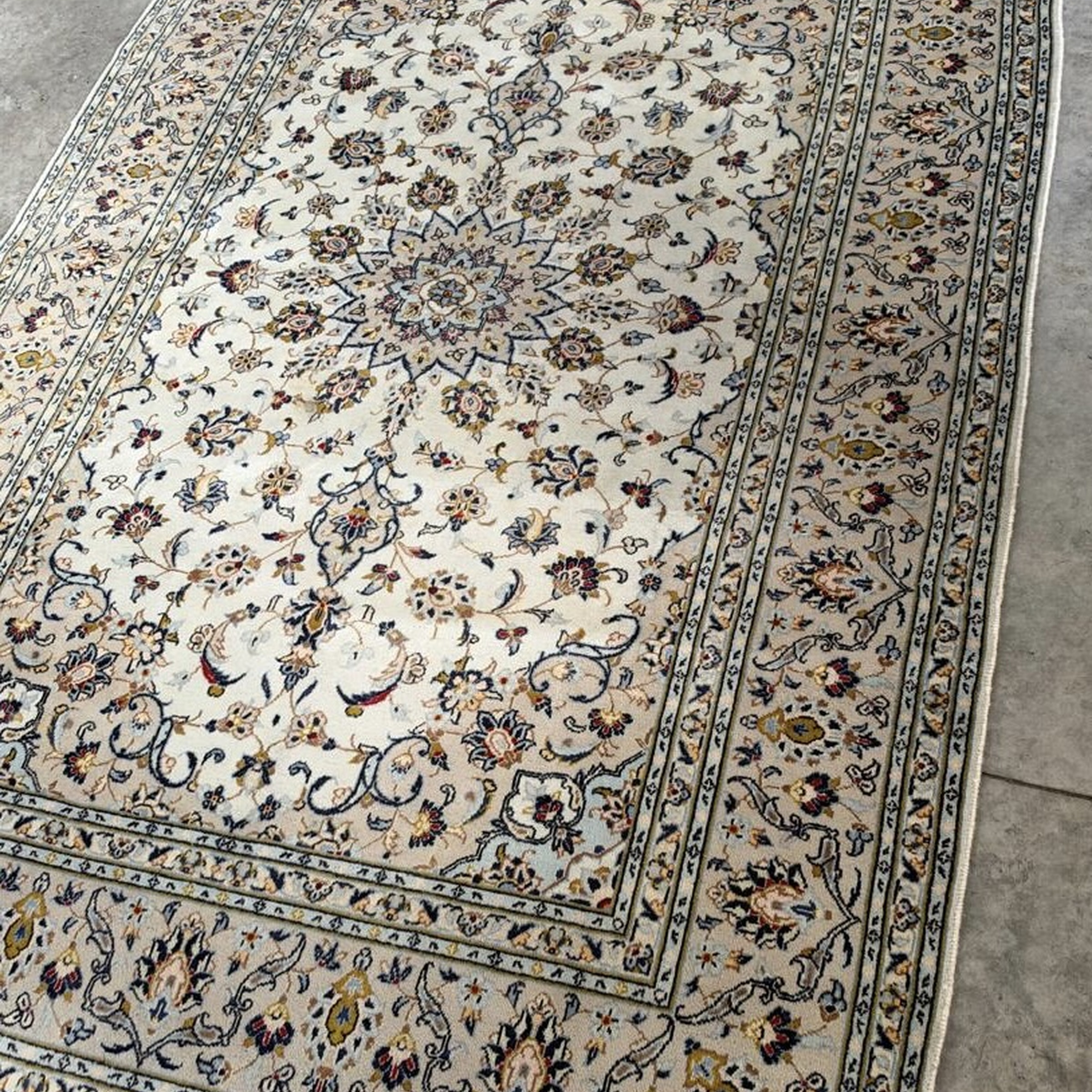 Elegant Persian Kashan-Style Ivory Floral Medallion Carpet - Image 3