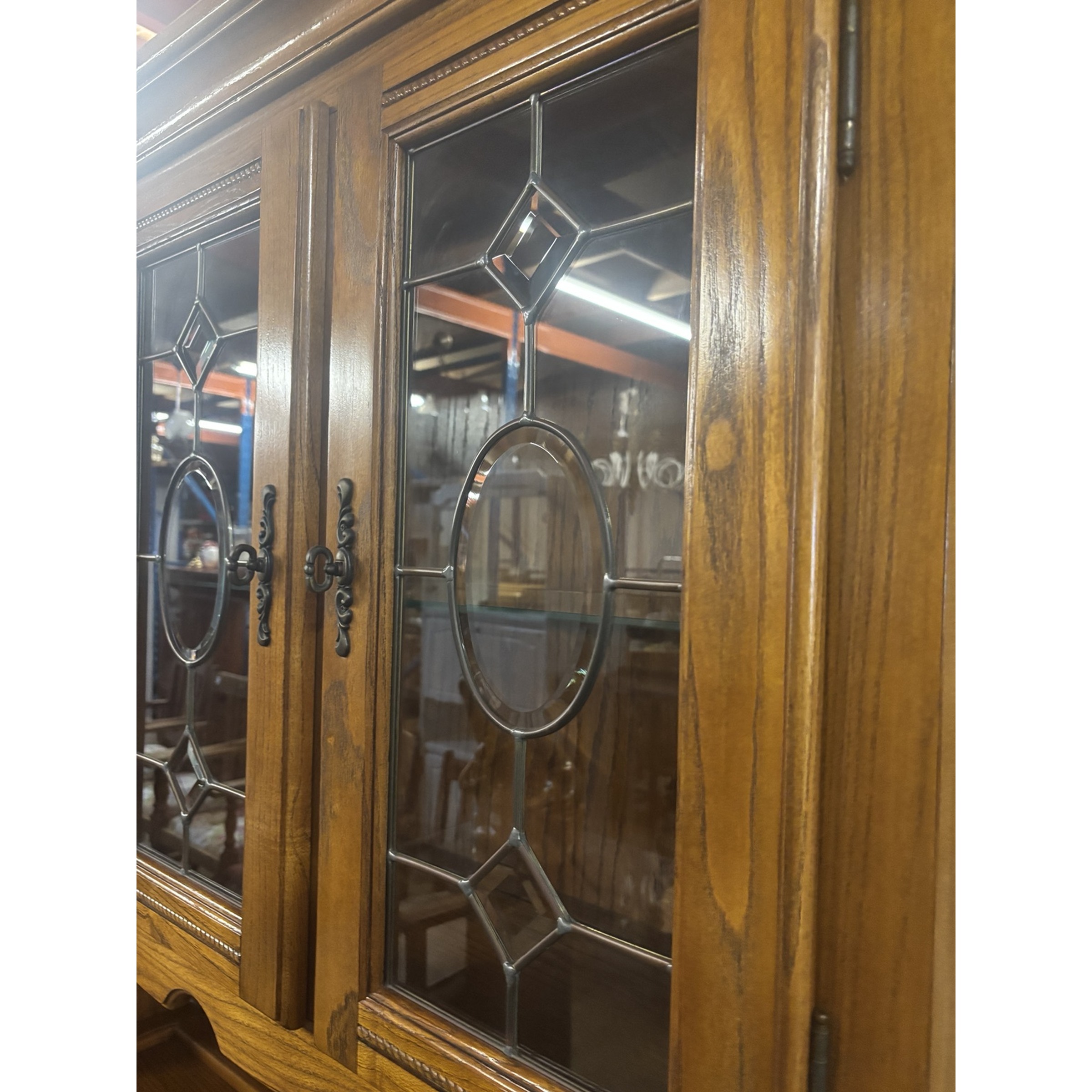 Traditional Oak Display Dresser with Leaded Glass Doors - Image 7