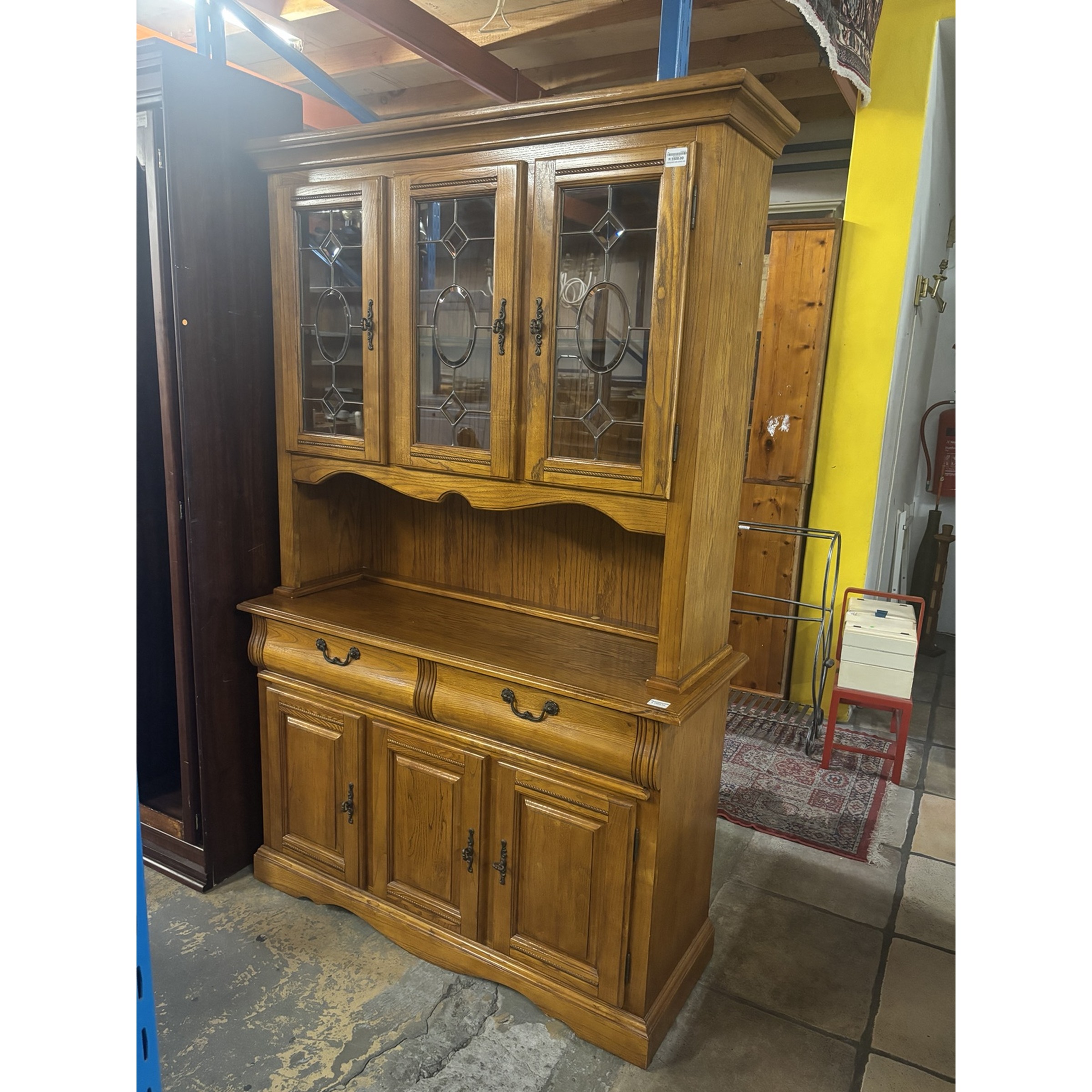 Traditional Oak Display Dresser with Leaded Glass Doors - Image 5