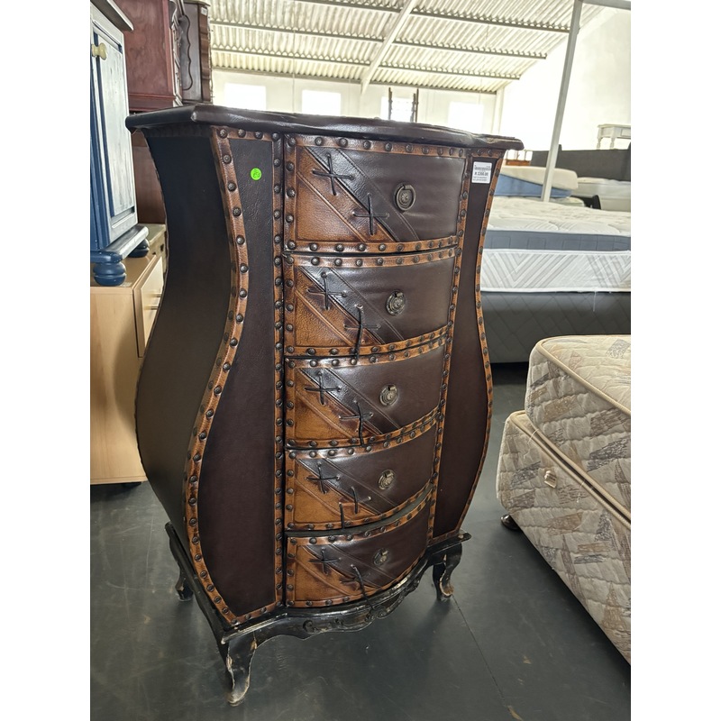 Vintage-Style Faux Leather Bombe Chest of 5 Drawers - Image 3