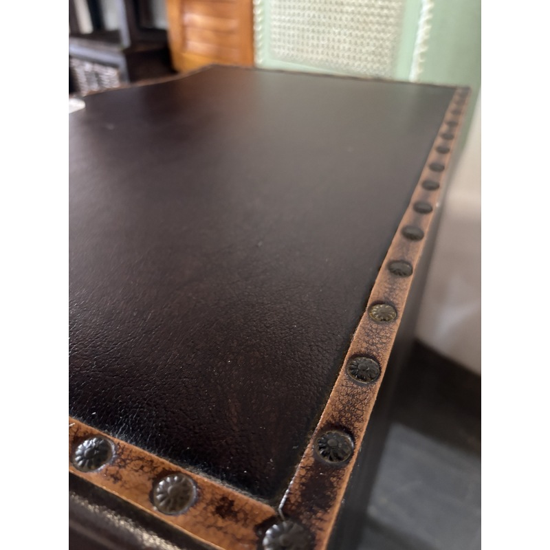 Vintage-Style Faux Leather Bombe Chest of 5 Drawers - Image 6