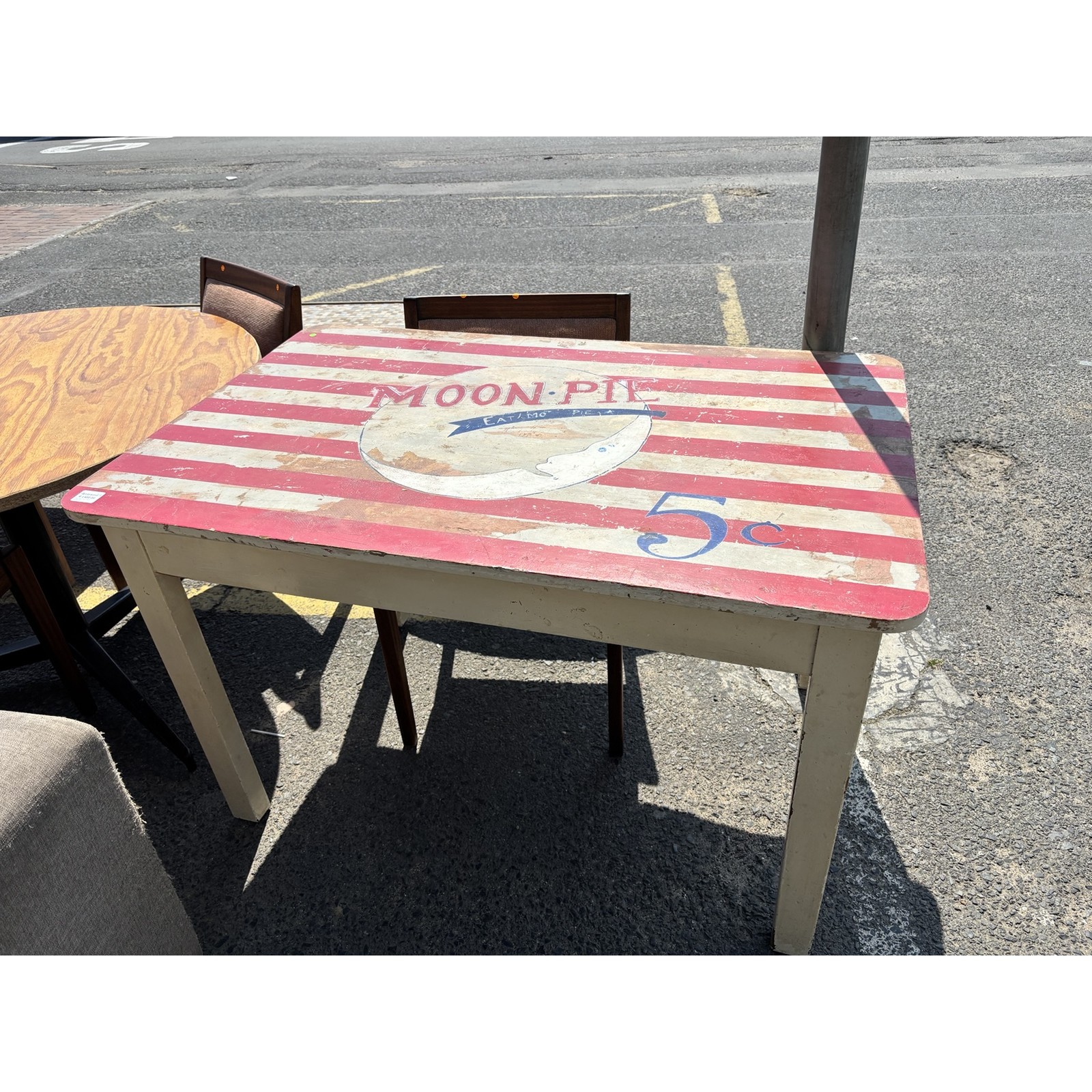 Vintage Moon Pie Advertising Kitchen Table - Image 3