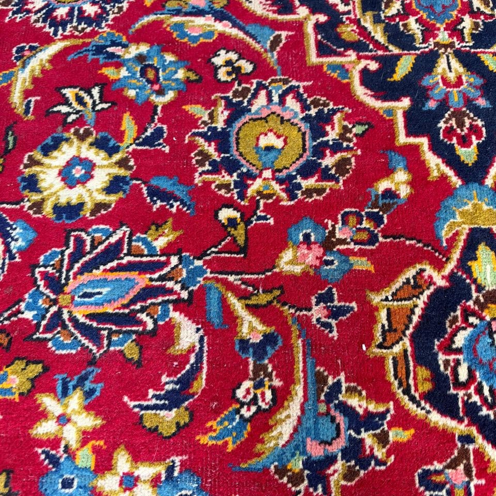 Traditional Persian-Style Red Floral Medallion Carpet - Image 2