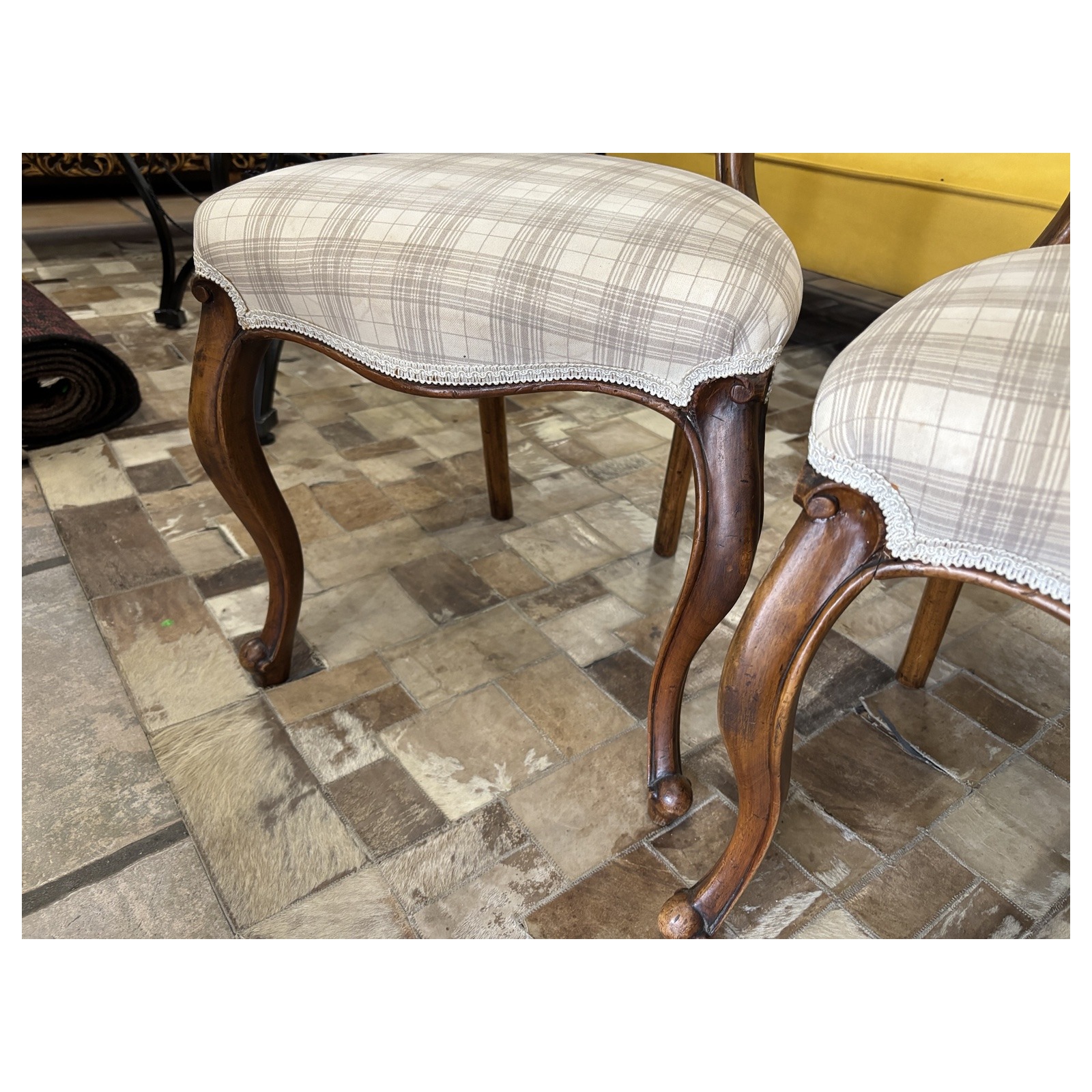 Pair of Vintage Carved Balloon Back Dining Chairs - Image 6